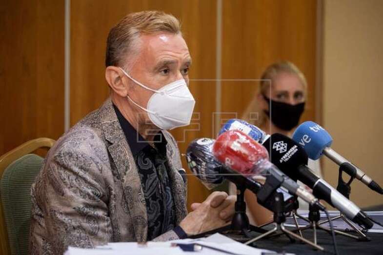 Imagen de archivo de Ithaisa Suárez, la madre de Yeremi Vargas, y de su abogado Marcos García-Montes / EFE Quique Curbelo